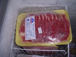 冷凍販売されている薄切り牛肉