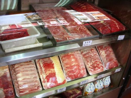 韓国系の肉屋さんの店頭で見られる薄切り肉