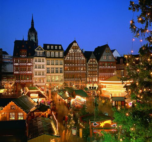 レーマー広場のクリスマス市の様子　（www.frankfurt-tourismus.deより引用）