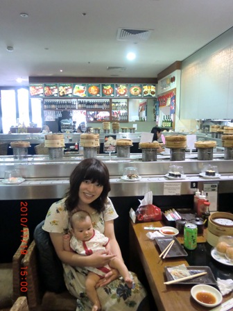 妹と娘　日本食レストランにて