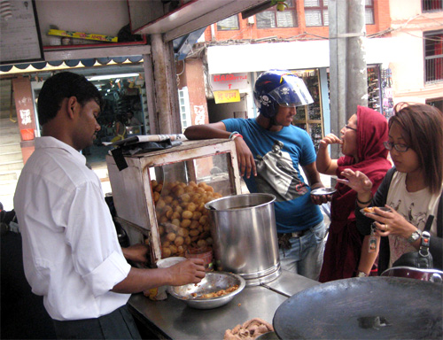 次々にお客さんがやってきます