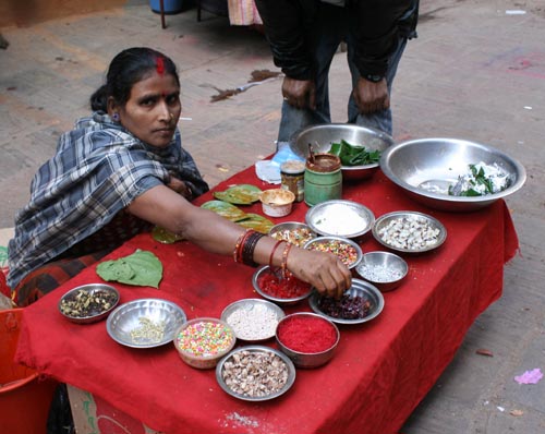 ココナッツやスパイスも見えますが、得体の知れないその他いろんなものが