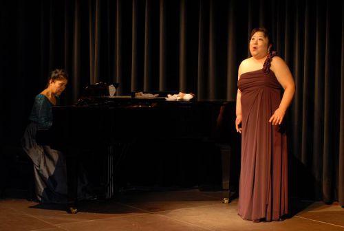 ソプラノ歌手「はにうたかこ」さん、ピアノはウイーン在住の木暮淳子さん
