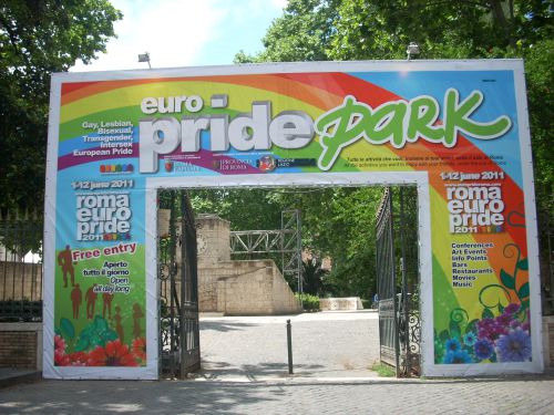 ビットリオ広場に特設されたPride Parkの入口