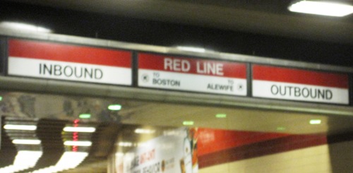 地下鉄レッドラインの「市内行き」「市外行き」の表示