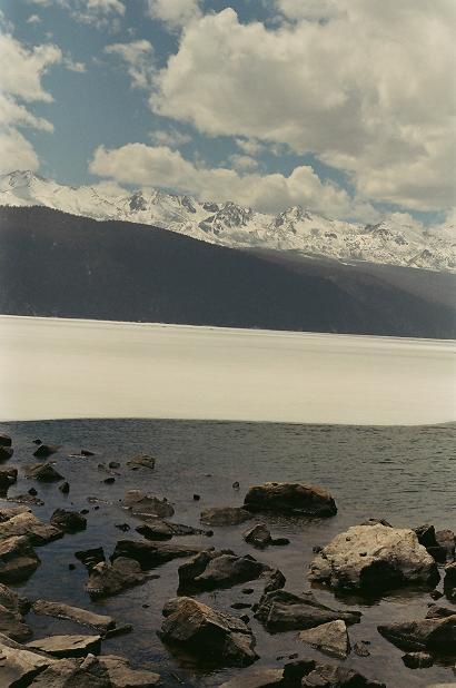 チベタン地域にはかかせない雪山と湖