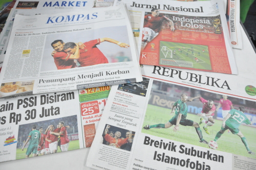 インドネシア代表が勝利したニュースを一面トップで報じるインドネシア各紙