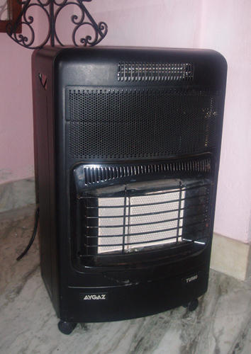 これは電源とガス併用できます。輸入物がほとんどで韓国製なども