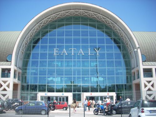 Eataly Romaの外観、入口・出口