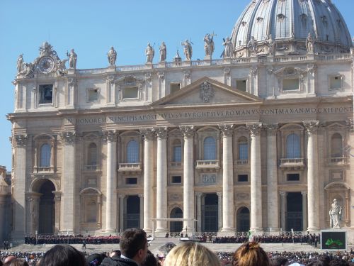 ベネディクト16世教皇、サン・ピエトロ寺院広場で最後の一般謁見
