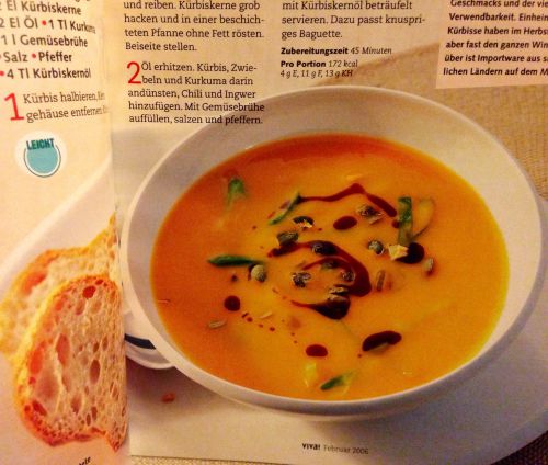 雑誌にもHokkaidoカボチャを使ったレシピ。しょうがとチリが入った体が温まりそうなスープです。