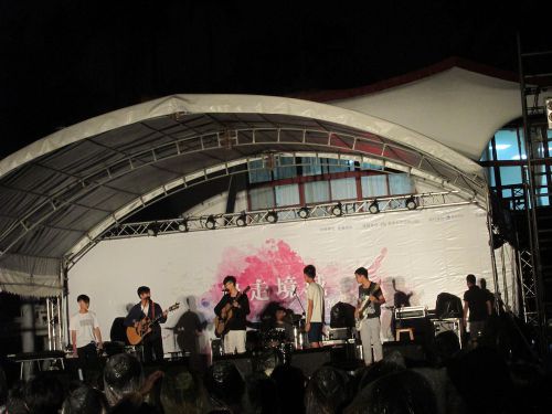 台北市立建國高級中學の生徒によるライブ