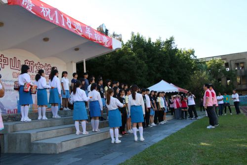 閉会式の様子　　（注：生徒の父兄も含め、一般の方はこのような形で撮影できません）