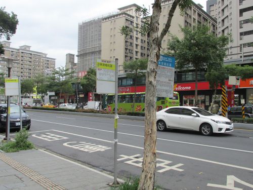 未來社城區（ウェイライシャチェンチュィ）のバス停