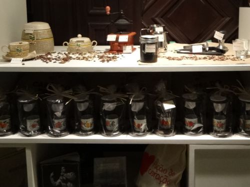 サントス市のコーヒー博物館で販売されるお一人様用布ドリップとほうろうびきコップのセット