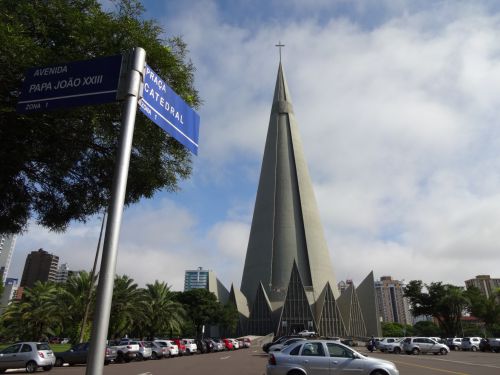 南米一の高さを誇るマリンガ市の大聖堂