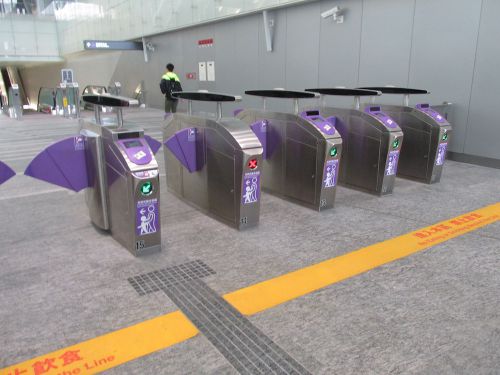 空港MRTの改札