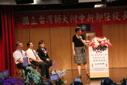 来賓代表で祝辞を述べる北一女の楊世瑞（ヤン・シールイ）校長（右）