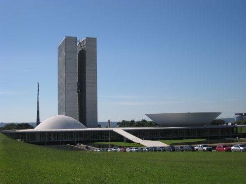 首都ブラジリアの国会議事堂