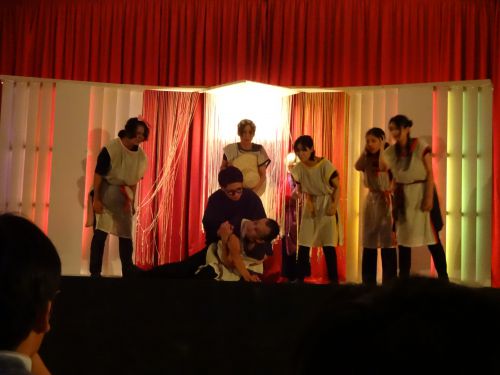 熊本県人会で上演された劇団夢桟敷の「万華鏡」