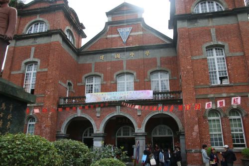 台北市立建國高級中學（以下、建國中學）の正面入り口