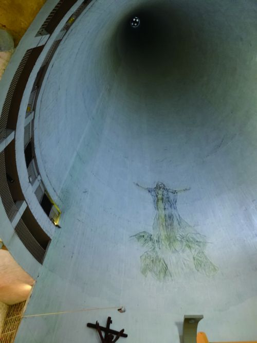 マリンガ大聖堂内部の壁面に描かれた昇天するイエスの姿