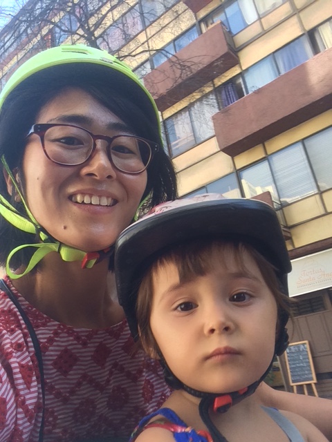 チリで自転車に乗る場合、安全のためヘルメットは大人も必須