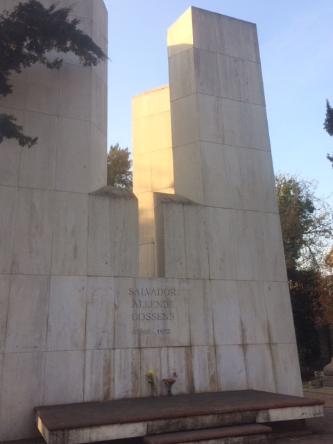 軍事政権に暗殺された悲しい過去を持つチリの英雄的大統領、サルバドール・アジェンデの墓