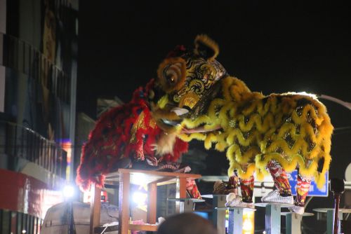 中華風の獅子舞も披露