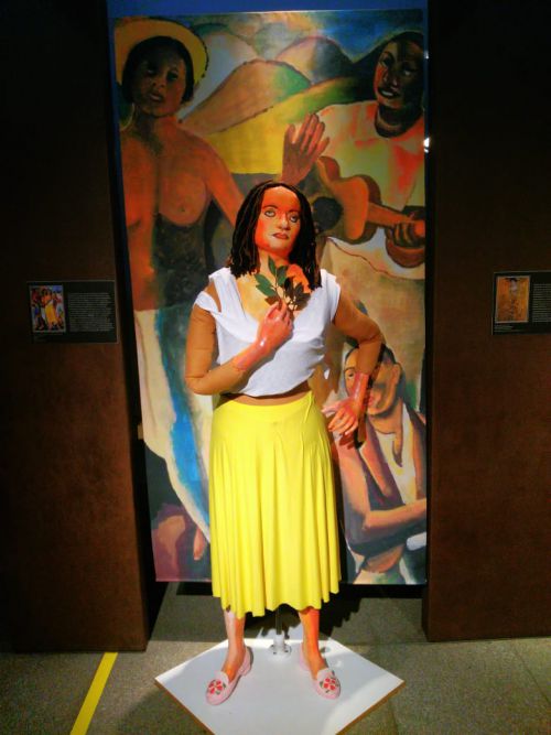papel machêで作ったブラジルを代表する画家ジ・カバルカンチの名画『サンバ』の女性