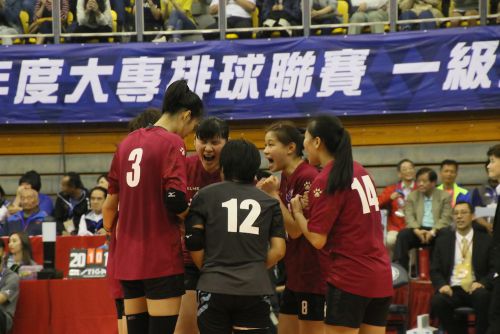 得点時に、ささやかなガッツポーズを見せ、喜ぶ台北市立大學（以下、北市大）の選手たち