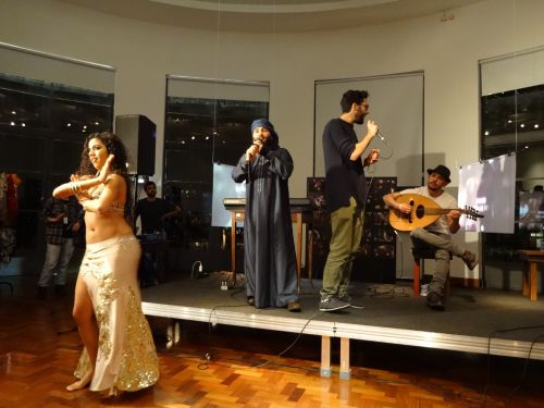 「SARAU DOS MIGRANTES E DOS DIVERSIDADE(移民と多様性の夜会)」でブラジル人ダンサーとシリア人のコンビでのベリーダンスショー
