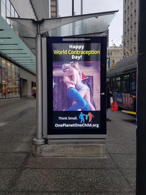 こちらは世界避妊デーに合わせた広告