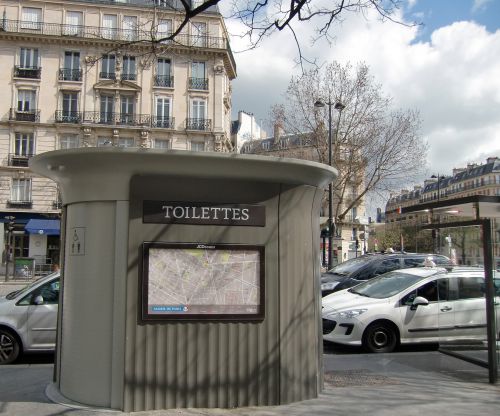 パリ市内の公共トイレ
