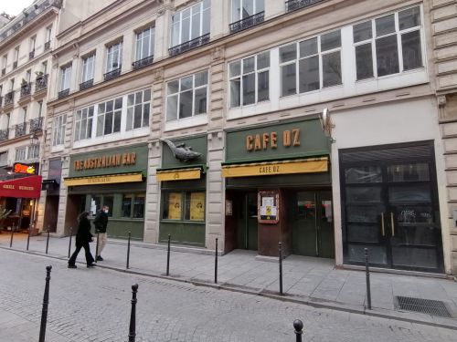 パリの飲食店は、軒並みシャッターを閉めている。撮影：リヴォリ通り2021年3月