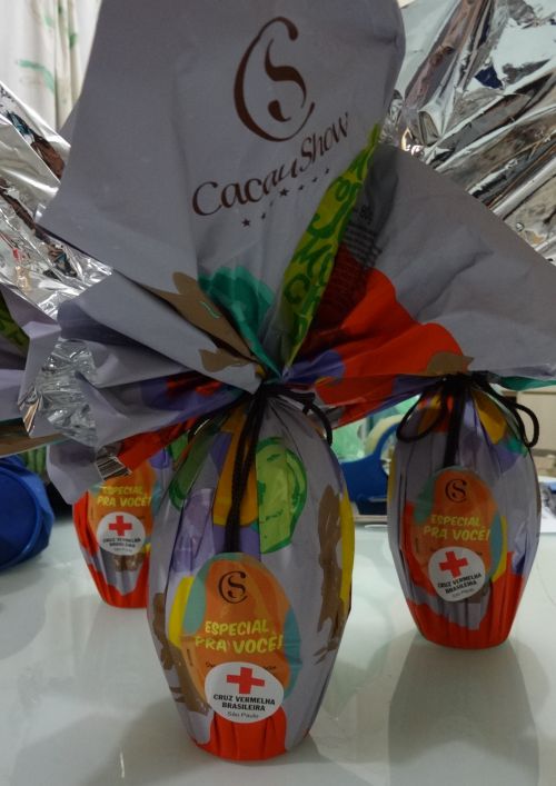 チョコレート会社カカオ・ショウが寄付した卵型チョコレート