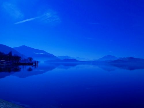 神秘的な雰囲気のツーク湖