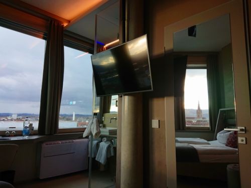 唯一の難点は、ベッド横にシャワーブースがあり、目隠しもなく入りにくかったこと（苦笑）