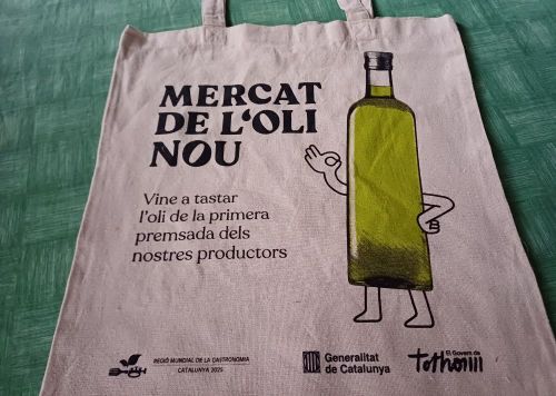 購入すると、 もれなくトートバックが貰えます。