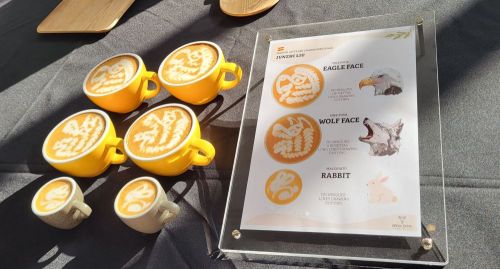 鷲・狼・兎のラテアート