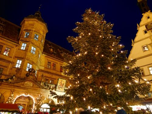 ローテンブルクのクリスマスマーケットは幻想的