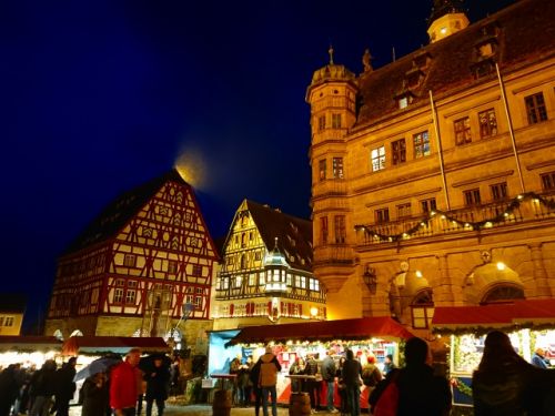 日本はじめ、世界各地から多くの観光客が訪れます