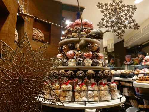 見た目もユニークな伝統菓子のシュネーバル