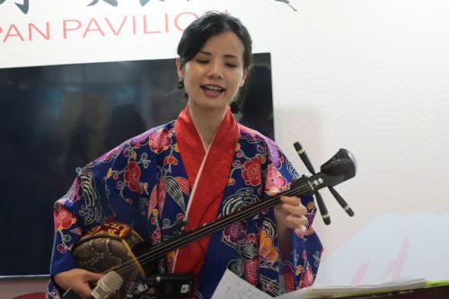 石垣島公式の宣伝部長を務めるあーみーさん