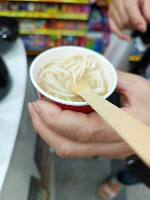 アルファ社のラーメンキットの試食