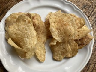 左がチーズ味、右がハーブとクリーム味
