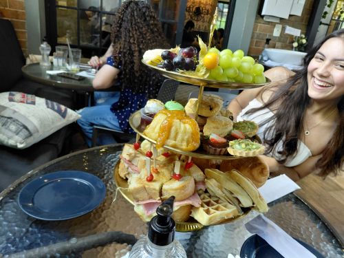 ロンドン・コーヒー・ステーションのアフタヌーンティーセット