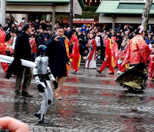 中国企業 Unitree Robotics が、フランス企業 INNOV8 Power と共同で設計した