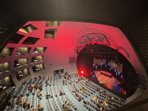 やっとたどり着いた自分の座席（公演開始前）